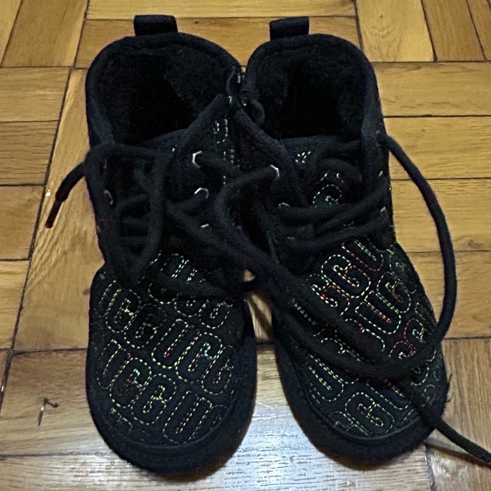 UGG Kid Neumel Ii Graphic Logo Stitch Boots Size 11